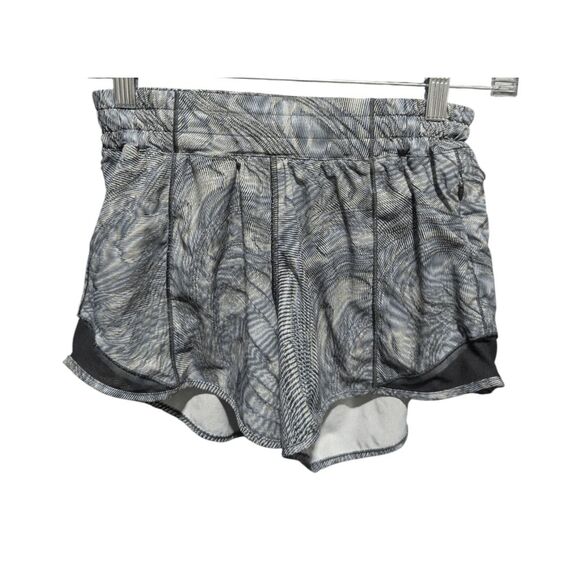 LULULEMON ATHLETICA Hotty Hot Low-Rise Short '4" Size 4 - Picture 5 of 6